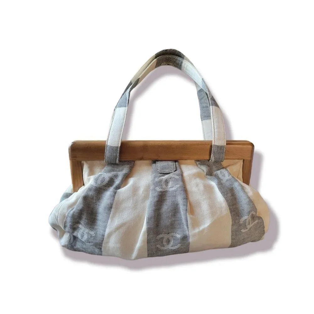 CHANEL Cream and Gray Striped Canvas Shoulder Bag with Wooden Frame - Picture 2 of 15